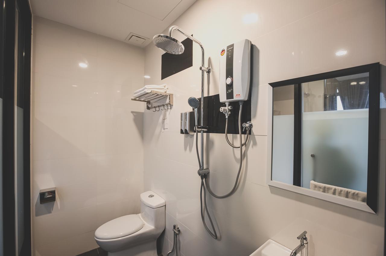 V3 Hotel & Residence Seri Alam Pasir Gudang Exterior photo